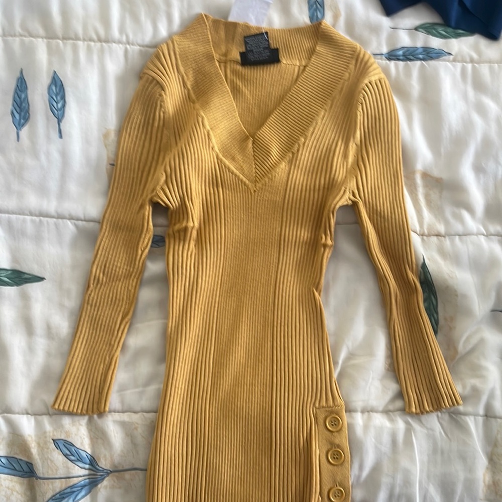 Womens mustard yellow vneck sweater brand new